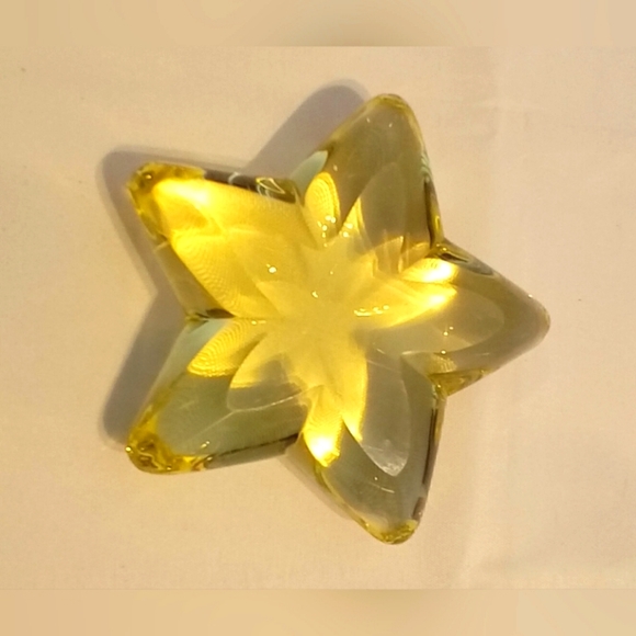 STAR PAPERWEIGHT - Picture 1 of 3